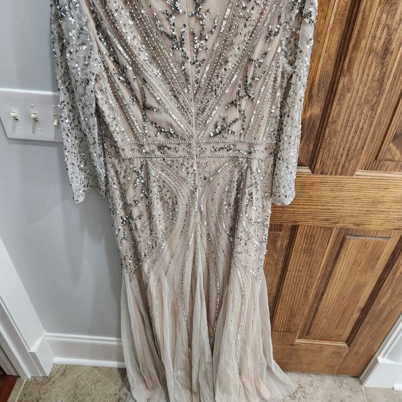 Adriana Papell beaded gown - Picture 4 of 9